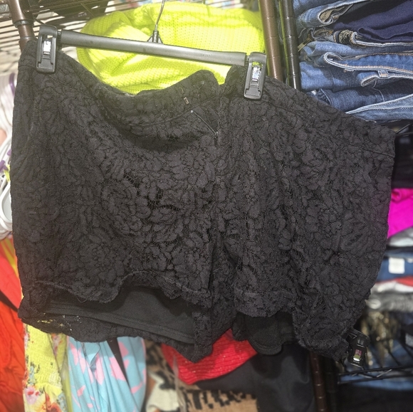 Torrid Black Lace Studio Short 20 - Picture 4 of 6